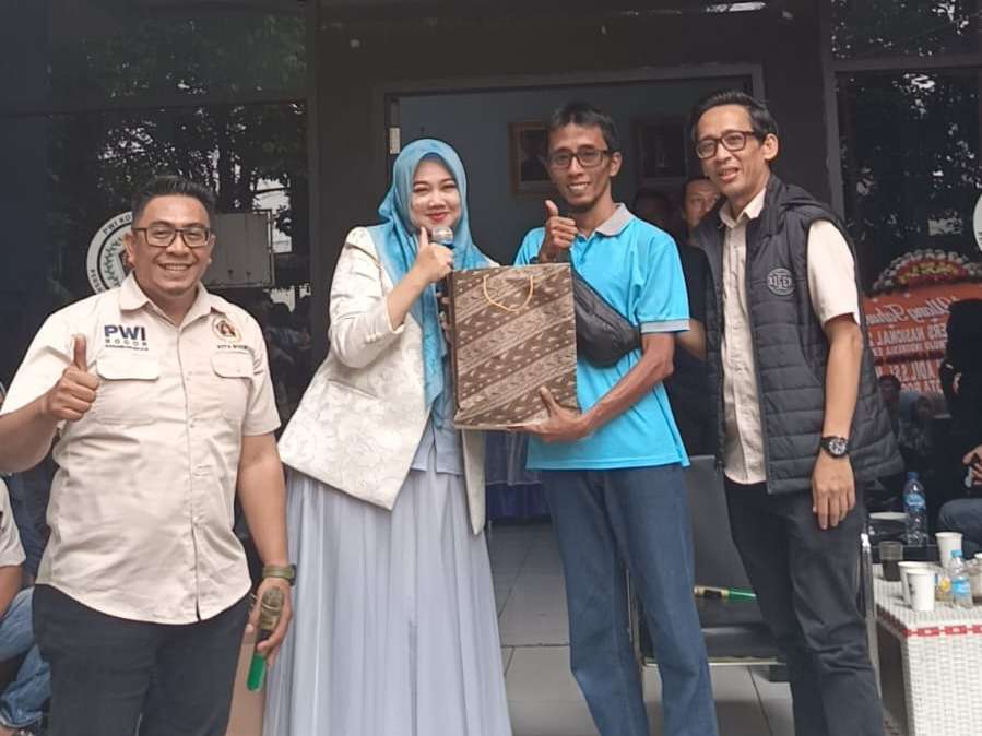 Hadiri Peringatan HPN, Teh Zakiyah Tantang Pengetahuan Wartawan