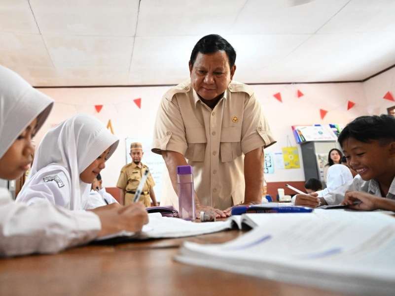 Presiden Prabowo Tinjau Langsung Pelaksanaan Program MBG di SDN Kedung Jaya 1 Bogor
