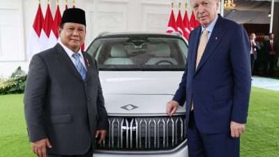 Presiden Erdogan Serahkan Mobil Listrik Togg T10X Kepada Presiden Prabowo