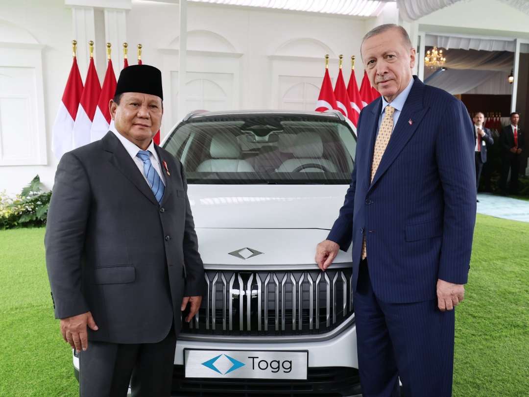 Presiden Erdogan Serahkan Mobil Listrik Togg T10X Kepada Presiden Prabowo