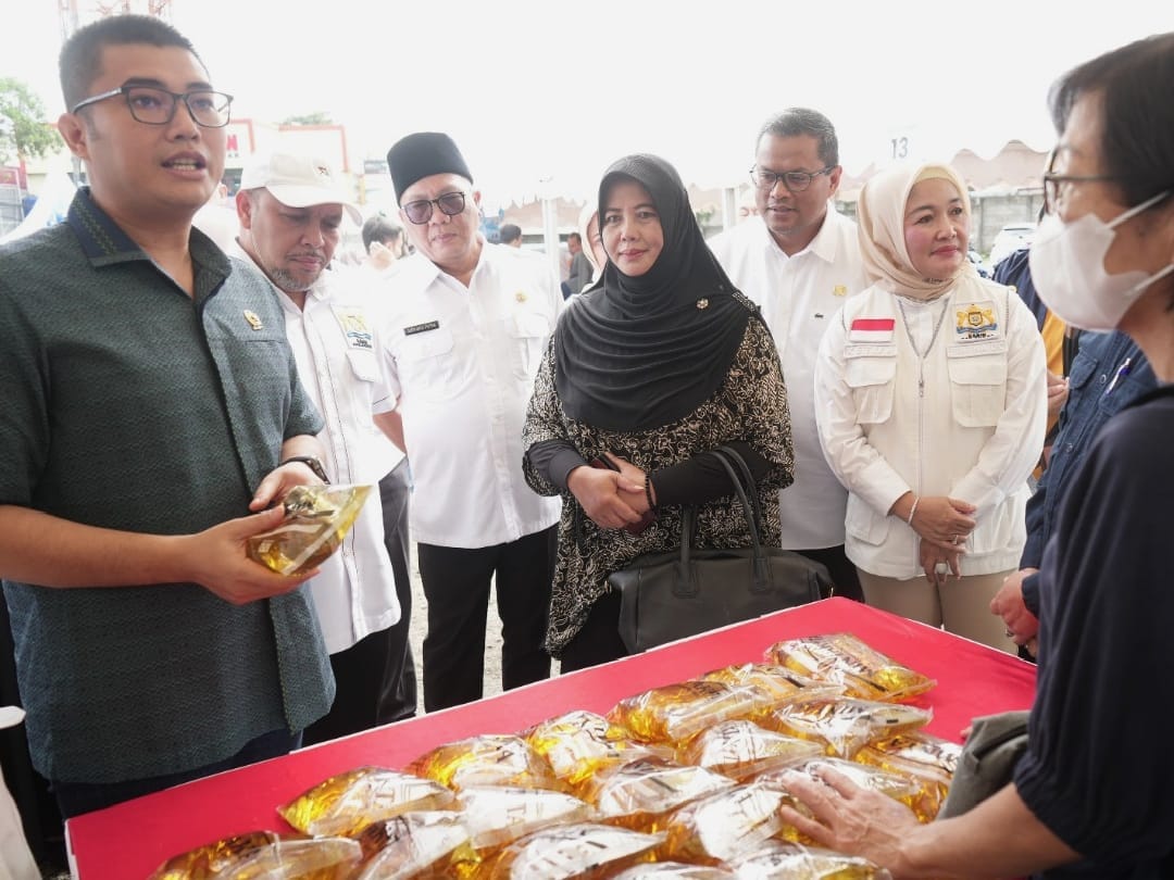 Pemkab Bogor dan Kadin Gelar Bazar Pangan Murah di Babakan Madang