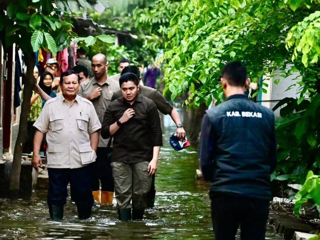 Presiden Prabowo Tinjau Korban Banjir di Bekasi dan Berbuka Puasa Bersama Warga