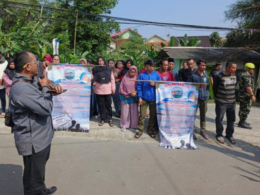 Warga Sukaluyu Demo Tolak Aktivitas PT PMC yang Diduga Merusak Lahan Pertanian di Tamansari Bogor