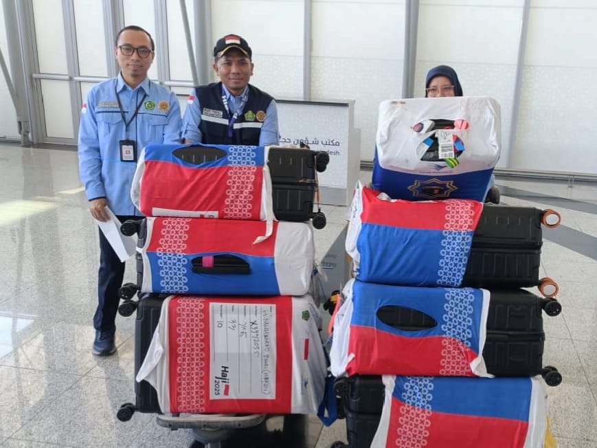 Bea Cukai Bandara Madinah Sita 100 Slop Rokok dari Koper Jamaah Haji Indonesia