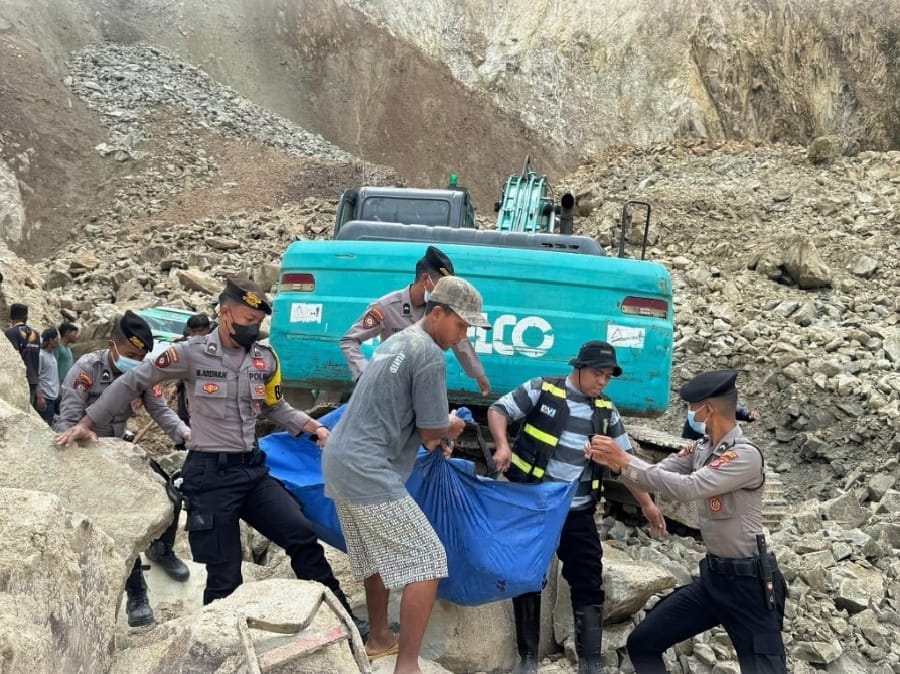 14 Korban Meninggal dalam Longsor Tambang Cirebon, Evakuasi Masih Berlanjut