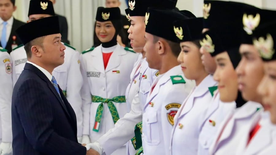 Mensesneg Kukuhkan 76 Anggota Paskibraka untuk Upacara HUT ke-80 RI