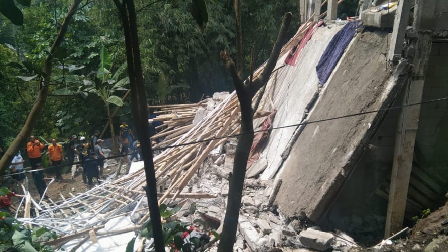 Musala Ambruk Saat Peringatan Maulid di Ciomas, Puluhan Warga Dilarikan ke Rumah Sakit