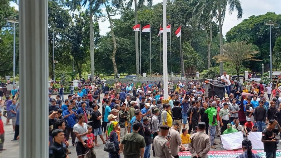 Ratusan Sopir Angkot Bogor Tolak Aturan Penghapusan Kendaraan di Atas 20 Tahun