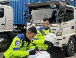 Polda Jabar Tilang 1.700 Truk Sumbu Tiga yang Langgar Aturan Pembatasan Operasional