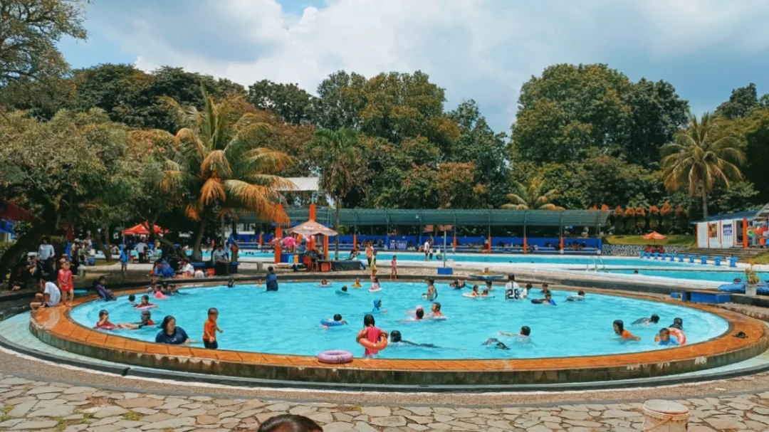 Hari Kedua Lebaran, Kolam Renang Mila Kencana GOR Pajajaran Diserbu Wisatawan