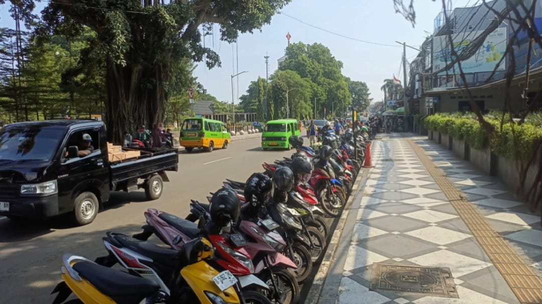 Trotoar Alun-alun Kota Bogor Kembali Ramah Pejalan Kaki, Warga Apresiasi Pemkot Bogor