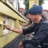 Brimob Polda Jabar Bantu Perbaiki Dua Jembatan di Kota Bogor