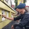 Brimob Polda Jabar Bantu Perbaiki Dua Jembatan di Kota Bogor