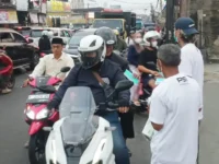 PSI Kabupaten Bogor Bagikan Masker Gratis, Warga Diimbau Waspada Abu Vulkanik